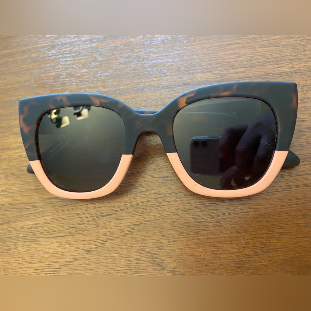 Toms Sydney Stylish Tortoiseshell Sunglasses with Pink Accents